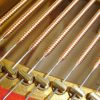 آیا تغییر طول سیم پیانو می‌تواند بر صدای تولید شده تأثیر بگذارد؟